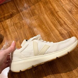 Veja Women's Off-White Sneakers